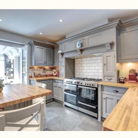 Charming 3-Bed Cottage In スワネージ エクステリア 写真