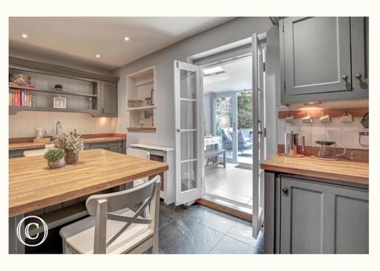 Charming 3-Bed Cottage In スワネージ エクステリア 写真